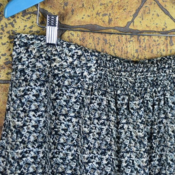 Sportscraft Skirt Black and White Floral - Picture 3 of 3